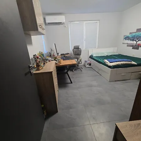 Tyson House Jakuzzi Mikrevo شقة Strumyani