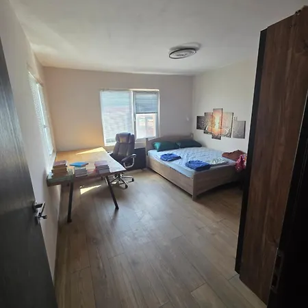Tyson House Jakuzzi Mikrevo Strumyani