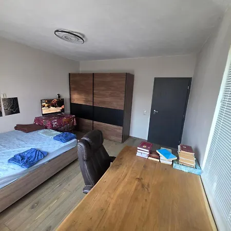 Tyson House Jakuzzi Mikrevo شقة